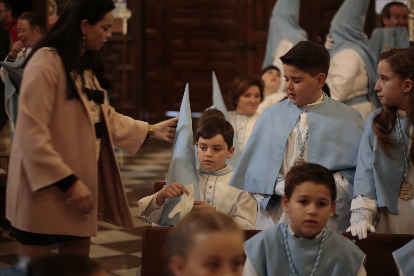 La cofradía del Resucitado de Regina Mundi pone hoy en la calle el gran estreno de esta Semana Santa. Se trata de las nuevas imágenes secundarias del paso: la Magdalena, San Juan y San Pedro. Las mismas ha sido realizadas por Israel Cornejo y vestidas por Benjamín Rodríguez. Hoy, por vez primera, salen a la calle.