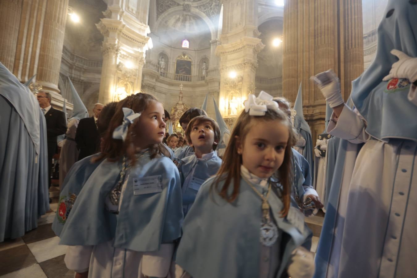 La cofradía del Resucitado de Regina Mundi pone hoy en la calle el gran estreno de esta Semana Santa. Se trata de las nuevas imágenes secundarias del paso: la Magdalena, San Juan y San Pedro. Las mismas ha sido realizadas por Israel Cornejo y vestidas por Benjamín Rodríguez. Hoy, por vez primera, salen a la calle.