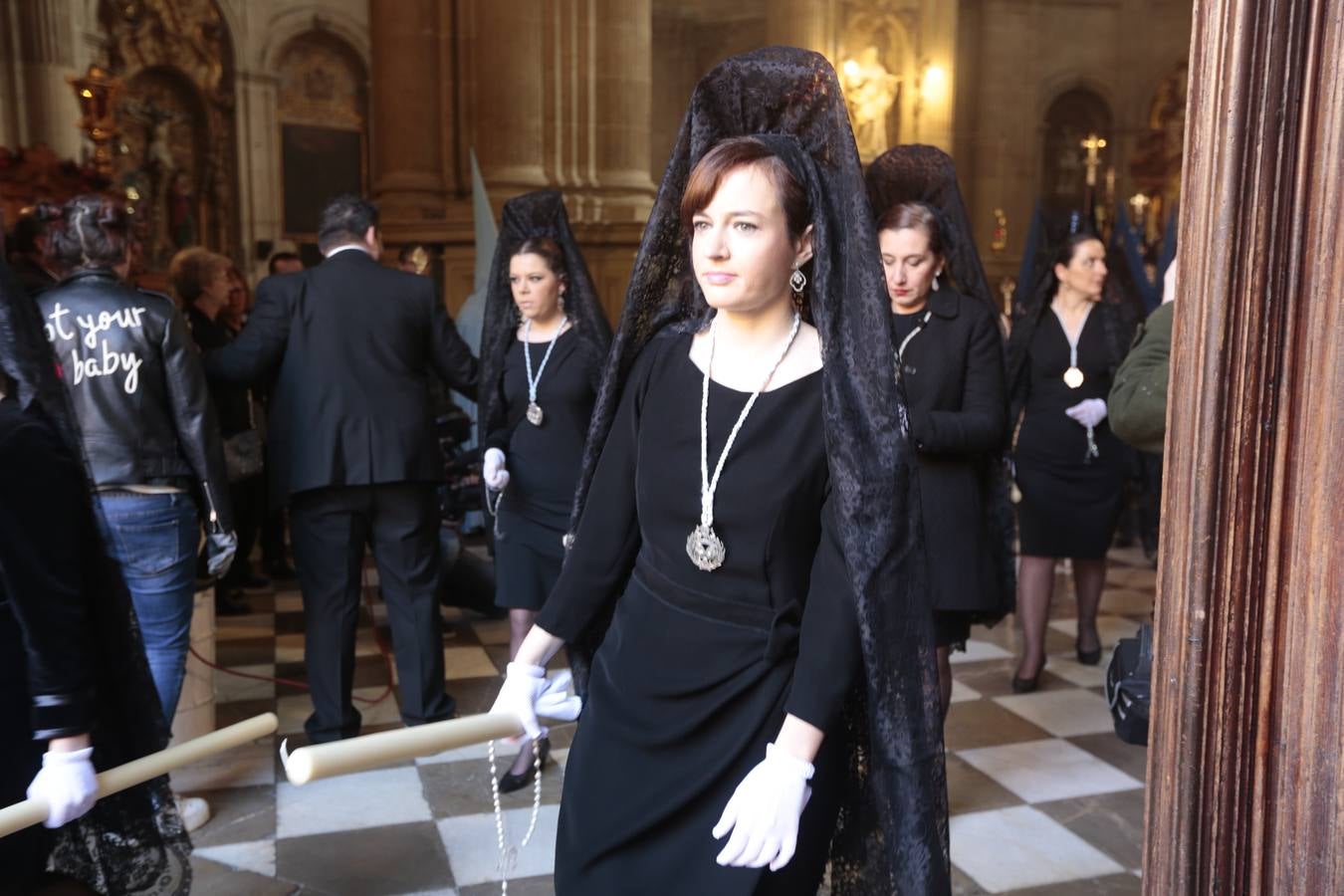 La cofradía del Resucitado de Regina Mundi pone hoy en la calle el gran estreno de esta Semana Santa. Se trata de las nuevas imágenes secundarias del paso: la Magdalena, San Juan y San Pedro. Las mismas ha sido realizadas por Israel Cornejo y vestidas por Benjamín Rodríguez. Hoy, por vez primera, salen a la calle.