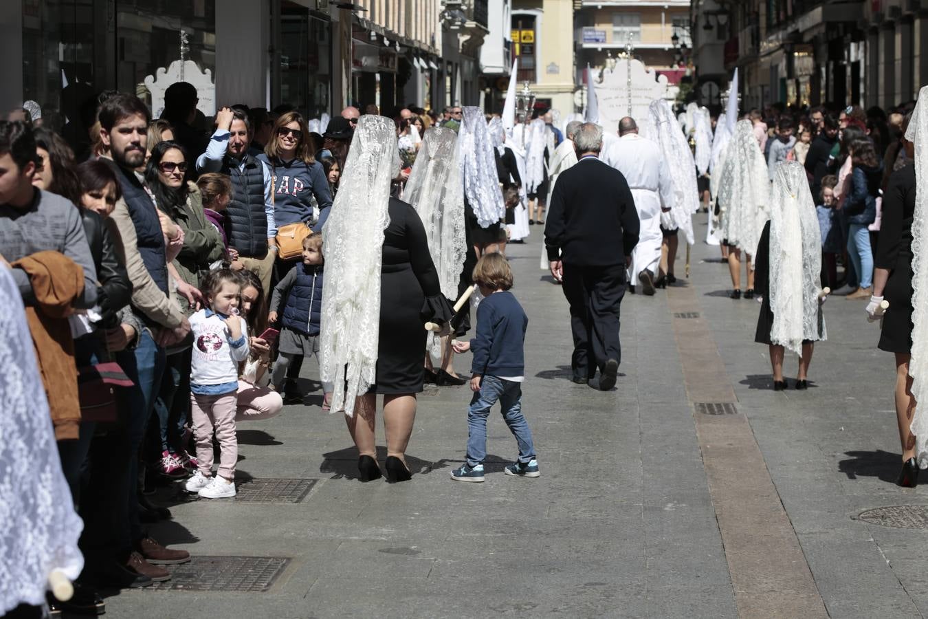 El paso de palio de Santa María del Triunfo es el último en recogerse, poniéndose con él fin a la Semana Santa de Granada cada año. Llama la atención, en el exorno floral del palio, la utilización que se hace no solo de flores, sino también de distintas frutas como manzanas, uvas, etc. Álvaro Abril es su creador.