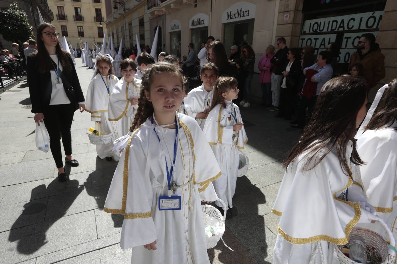 El paso de palio de Santa María del Triunfo es el último en recogerse, poniéndose con él fin a la Semana Santa de Granada cada año. Llama la atención, en el exorno floral del palio, la utilización que se hace no solo de flores, sino también de distintas frutas como manzanas, uvas, etc. Álvaro Abril es su creador.