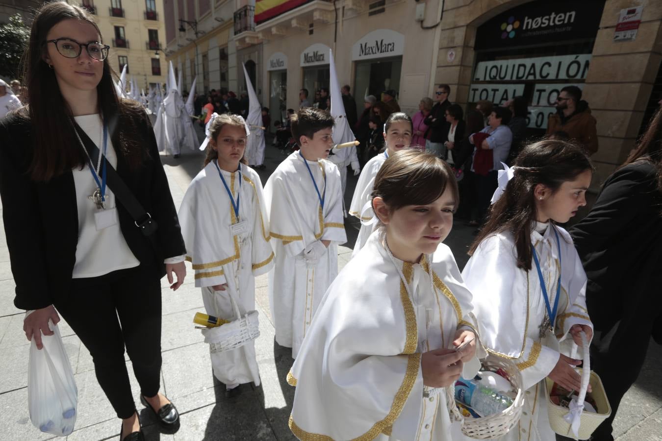 El paso de palio de Santa María del Triunfo es el último en recogerse, poniéndose con él fin a la Semana Santa de Granada cada año. Llama la atención, en el exorno floral del palio, la utilización que se hace no solo de flores, sino también de distintas frutas como manzanas, uvas, etc. Álvaro Abril es su creador.