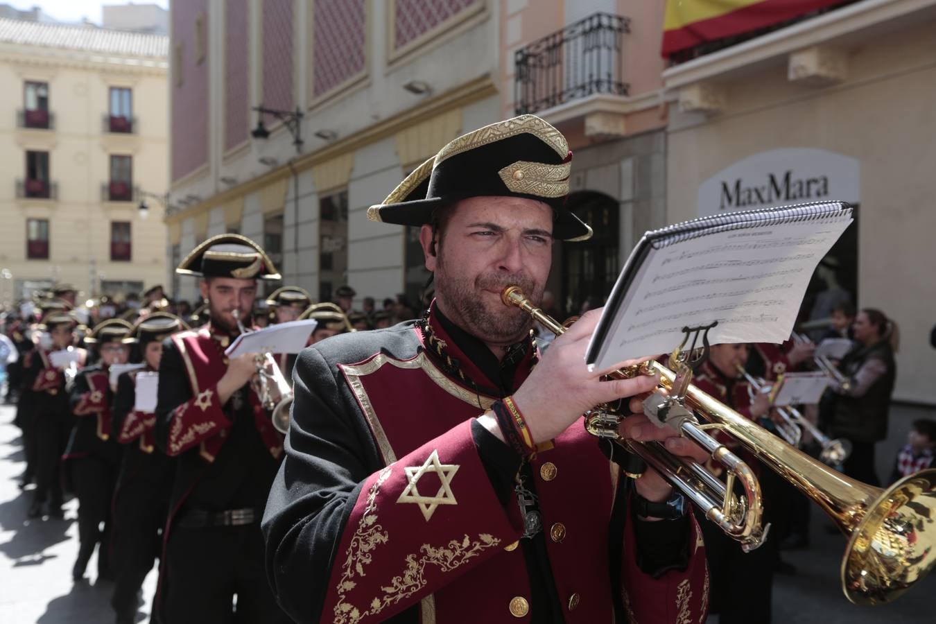 El paso de palio de Santa María del Triunfo es el último en recogerse, poniéndose con él fin a la Semana Santa de Granada cada año. Llama la atención, en el exorno floral del palio, la utilización que se hace no solo de flores, sino también de distintas frutas como manzanas, uvas, etc. Álvaro Abril es su creador.