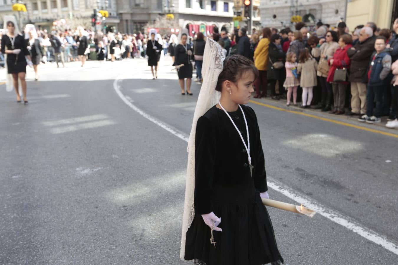 El paso de palio de Santa María del Triunfo es el último en recogerse, poniéndose con él fin a la Semana Santa de Granada cada año. Llama la atención, en el exorno floral del palio, la utilización que se hace no solo de flores, sino también de distintas frutas como manzanas, uvas, etc. Álvaro Abril es su creador.