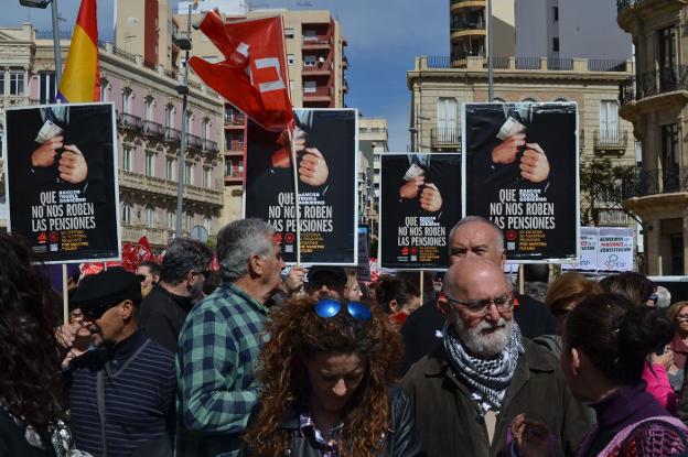 Protestas. Miles de almerienses se han sumado a una protesta que se ha convertido en mayoritaria en todo el país. 