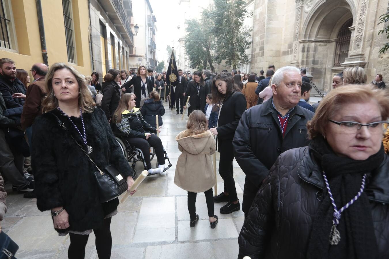 La cofradía llevaba desde el pasado Martes Santo en la Catedral tras tener problemas en la sujeción de la cruz al paso del Cristo