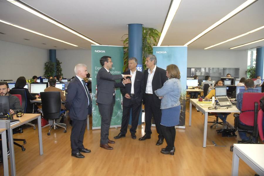 Está dedicado al diseño de fibra óptica, aglutina un equipo humano formado por 41 personas