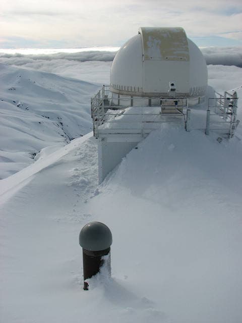 Los astrónomos del Observatorio de Sierra Nevada están entre una y dos semanas aislados en las instalaciones situadas a casi 3.000 metros de altitud