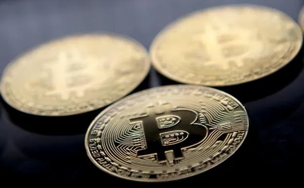 Una representación de la moneda virtual bitcoin.