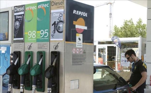 El 'subidón' del precio del gasóleo que prepara el Gobierno: 10 euros más al repostar diésel