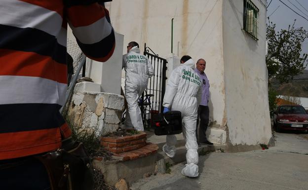 Registro en el domicilio donde presuntamente nació y mataron al bebé.