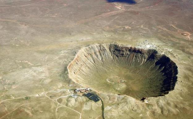Un misterioso cráter perdido intriga a dos grandes científicos