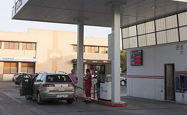 El precio de la gasolina en Granada alcanza en abril uno de sus máximos en tres años