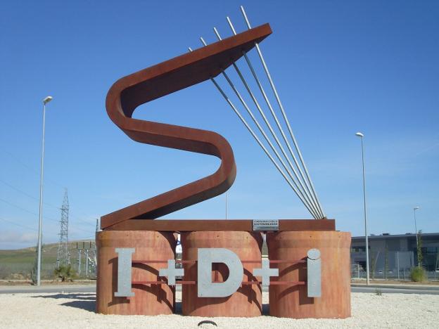 Escultura situada en uno de los accesos al Parque Empresarial Nuevo Jaén.