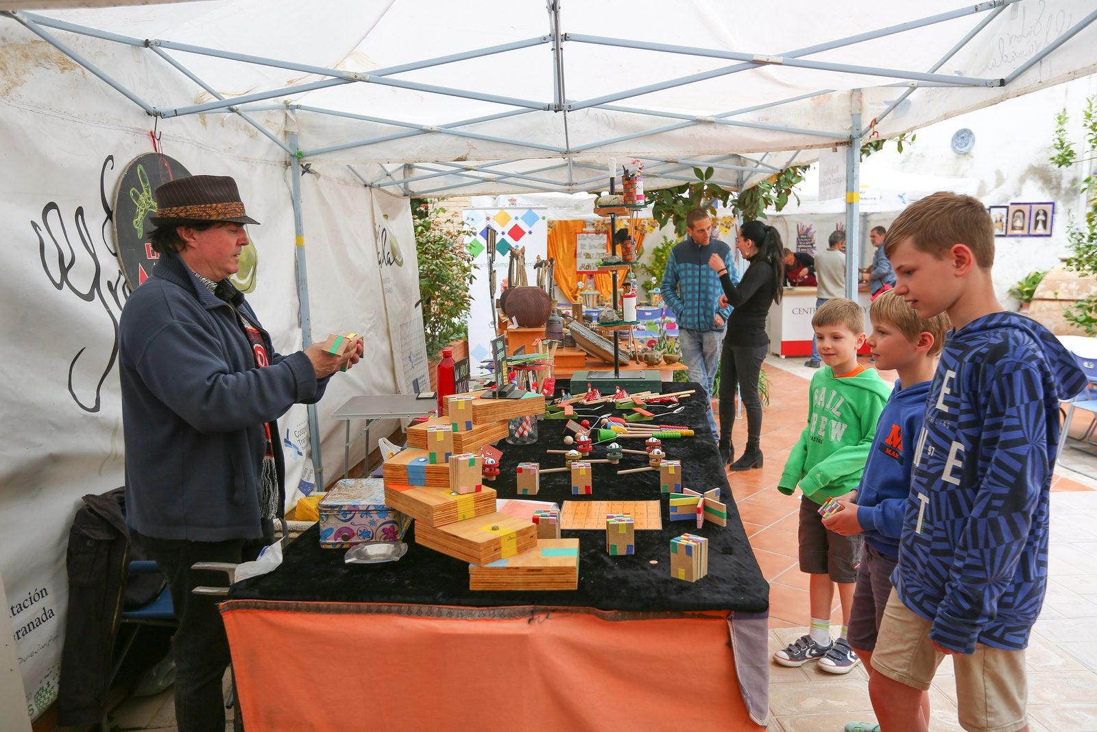 La celebración de los Días Europeos de la Artesanía en el Centro Albayzín dibuja un panorama positivo ante el futuro del sector.