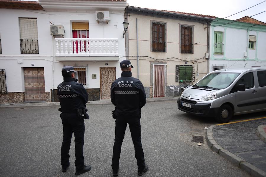 La víctima presentaba un impacto de bala y, a pesar de las maniobras de reanimación cardiopulmonar practicadas por los facultativos médicos, no se ha podido hacer nada por salvar su vida