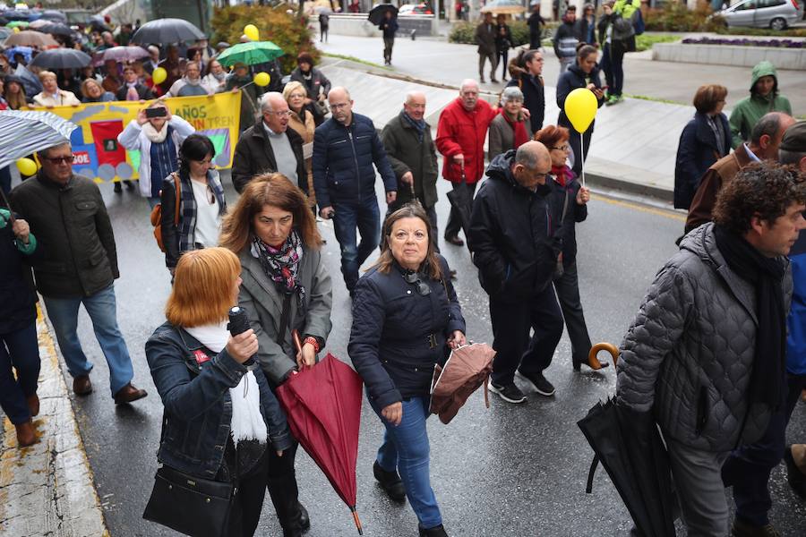 Entre 4.500 y 5.000 personas, según cálculos de la Policía, han salido a mediodía de este domingo a protestar por el corte de la conexión