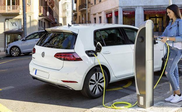 ¿Quieres comprarte un coche eléctrico? El Gobierno dará 50 millones de ayuda