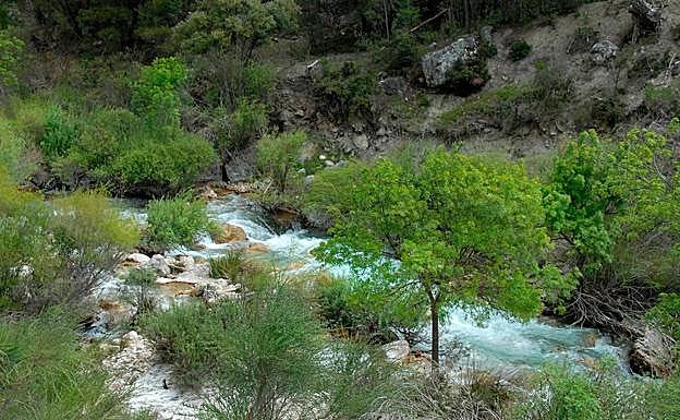 El río Castril es el eje en el que discurre la vida en el interior del territorio del parque natural