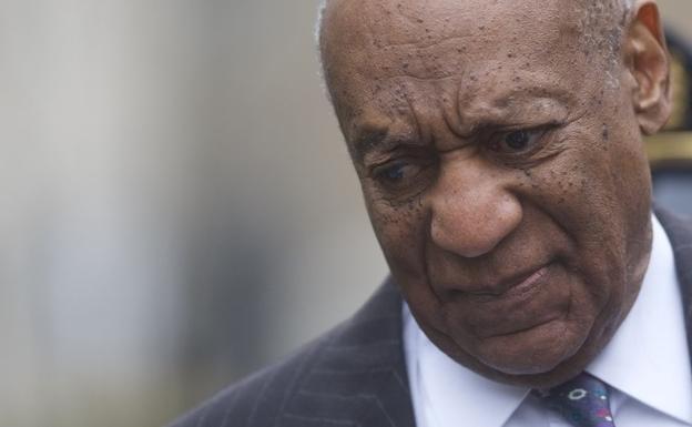 Bill Cosby se sienta de nuevo en el banquillo