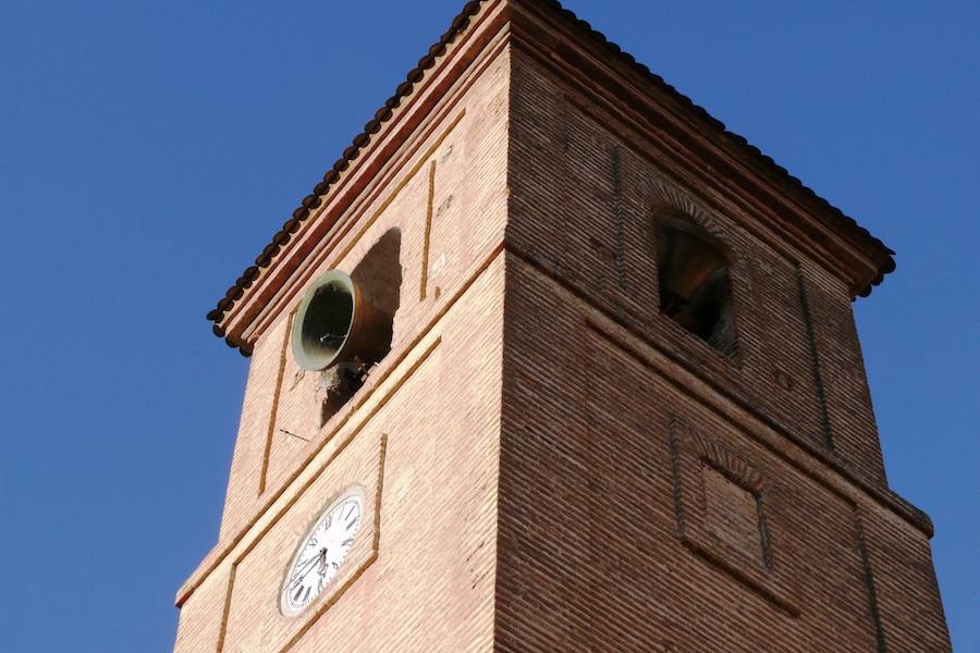 Torre del campanario de la Iglesia Parroquial de la Inmaculada de Dúrcal. 