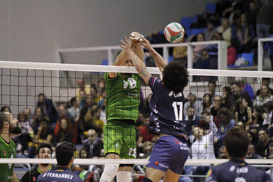 Unicaja Almería, un dibujo en manos de Urbia Voley Palma