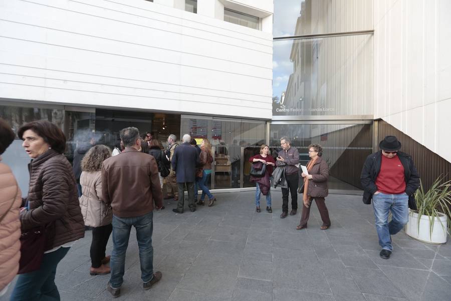 Las propuestas culturales y el buen tiempo lanzan a la calle a miles de granadinos
