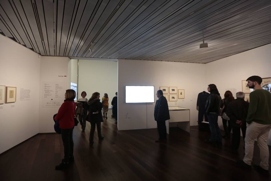 Las propuestas culturales y el buen tiempo lanzan a la calle a miles de granadinos