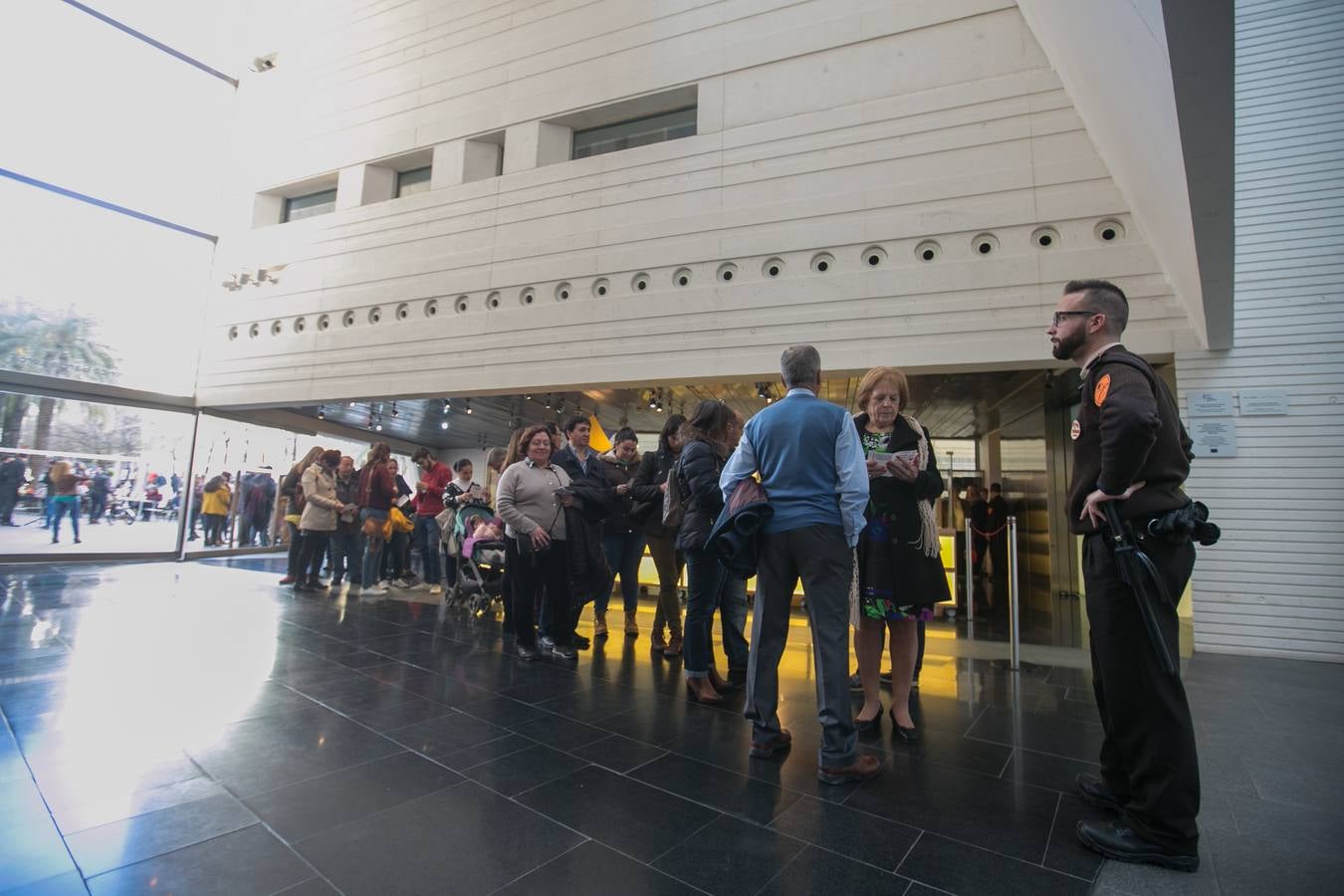 Los granadinos llenan museos y plazas en una jornada en la que el tiempo invita a disfrutar de la cultura