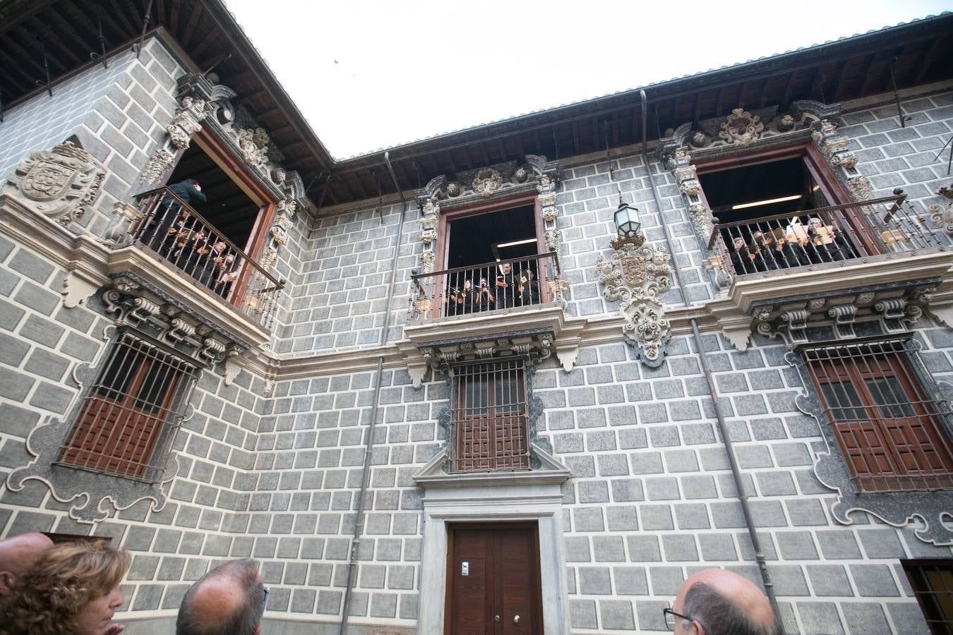 Los granadinos llenan museos y plazas en una jornada en la que el tiempo invita a disfrutar de la cultura