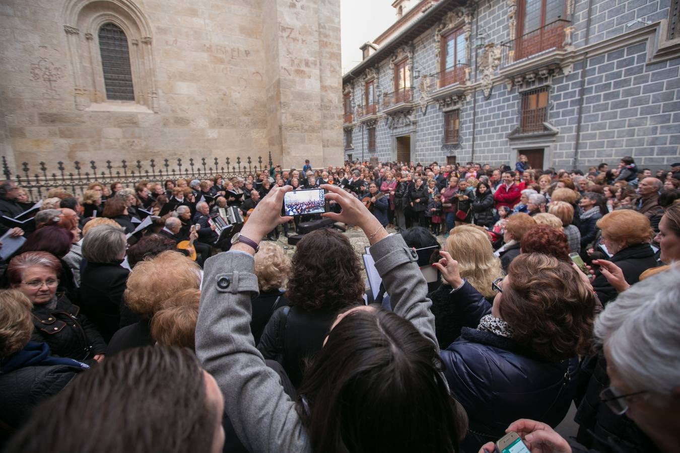 Los granadinos llenan museos y plazas en una jornada en la que el tiempo invita a disfrutar de la cultura