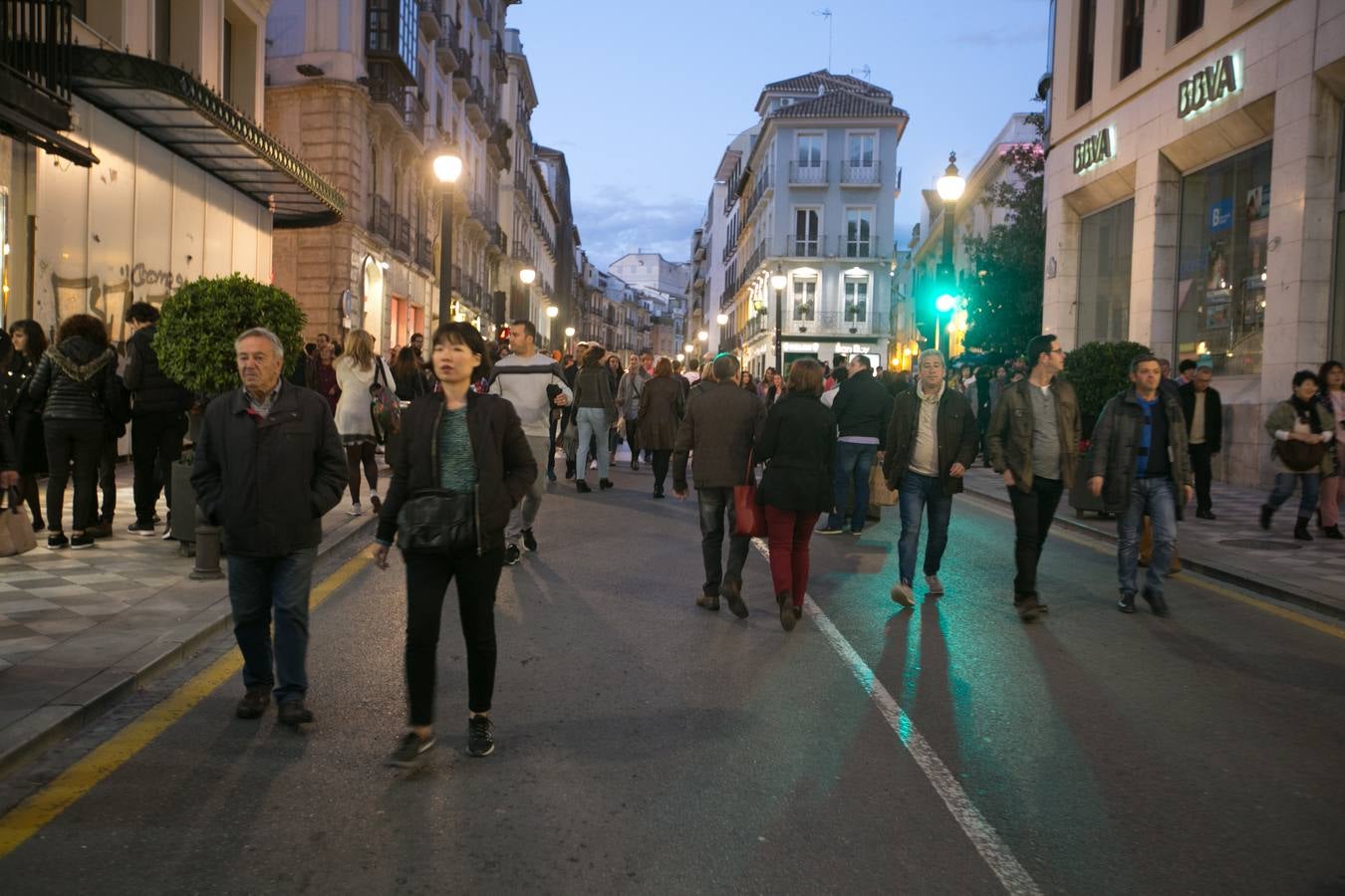 Los granadinos llenan museos y plazas en una jornada en la que el tiempo invita a disfrutar de la cultura