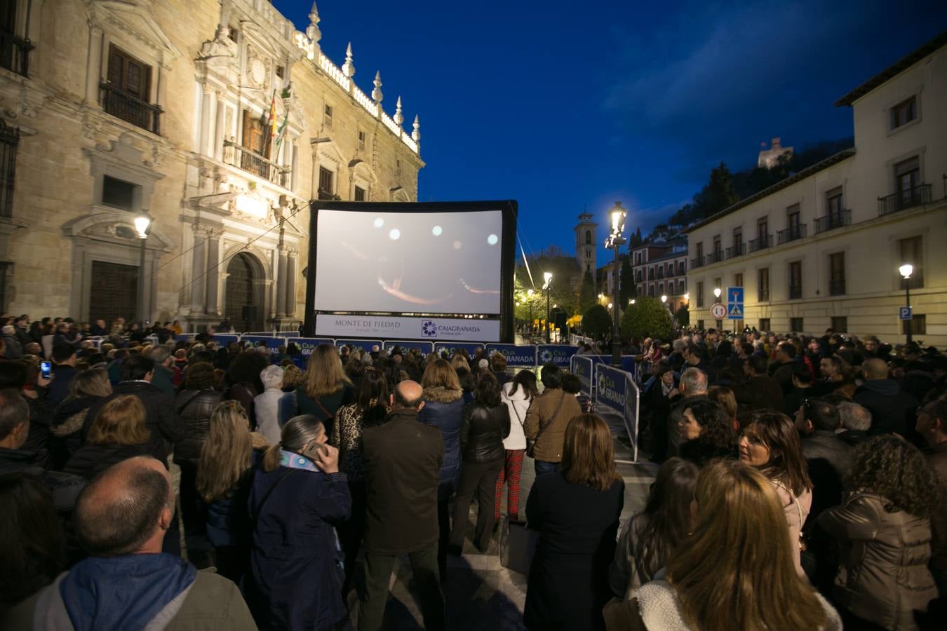 Los granadinos llenan museos y plazas en una jornada en la que el tiempo invita a disfrutar de la cultura