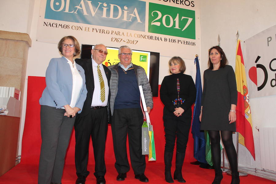 Carboneros entregó ayer sus premios Corazón de Olavidia | Entre los distinguidos, el periódico IDEAL, la Fundación Real Madrid y Baltasar Garzón