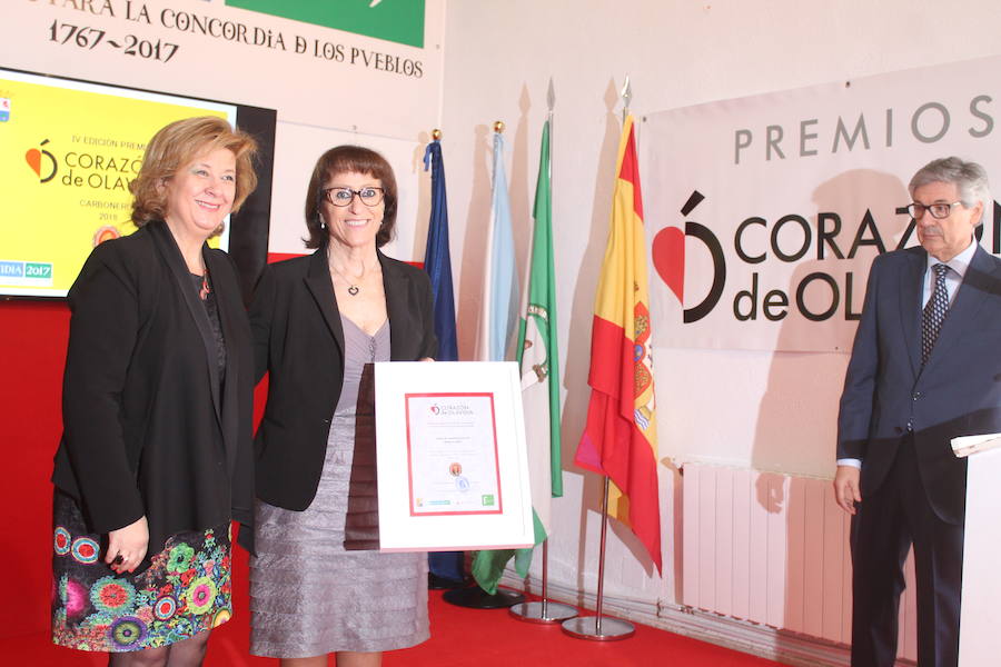 Carboneros entregó ayer sus premios Corazón de Olavidia | Entre los distinguidos, el periódico IDEAL, la Fundación Real Madrid y Baltasar Garzón