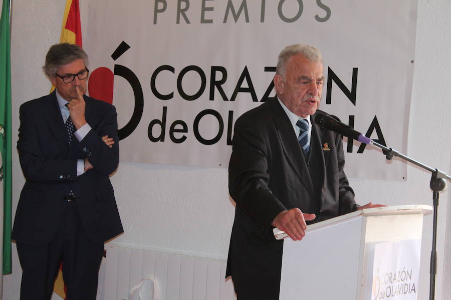 Carboneros entregó ayer sus premios Corazón de Olavidia | Entre los distinguidos, el periódico IDEAL, la Fundación Real Madrid y Baltasar Garzón