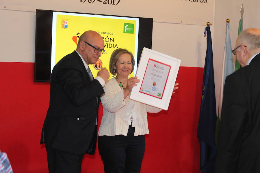 Carboneros entregó ayer sus premios Corazón de Olavidia | Entre los distinguidos, el periódico IDEAL, la Fundación Real Madrid y Baltasar Garzón