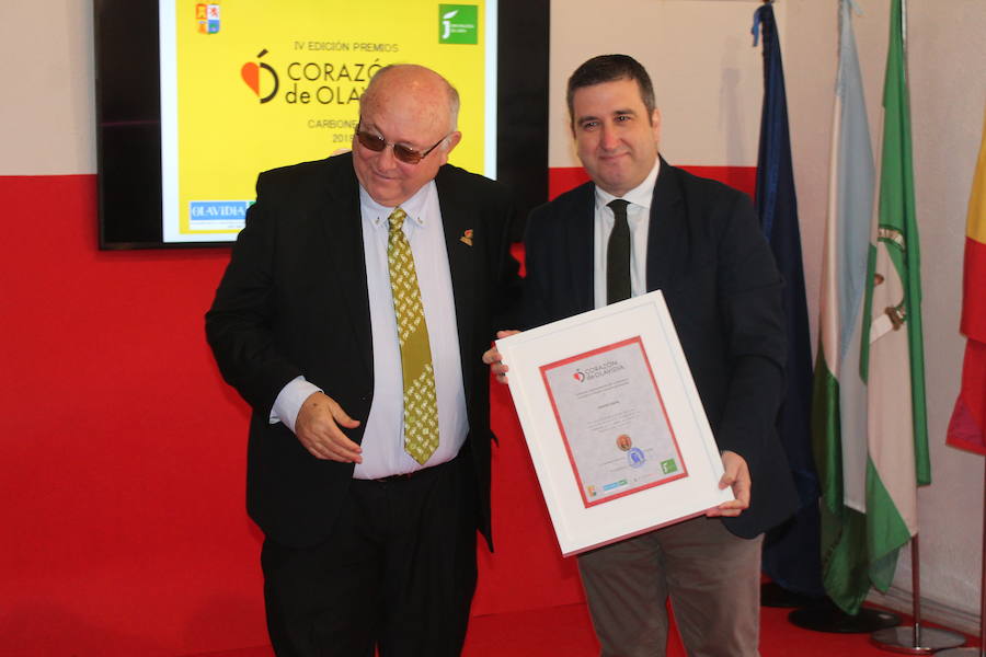 Carboneros entregó ayer sus premios Corazón de Olavidia | Entre los distinguidos, el periódico IDEAL, la Fundación Real Madrid y Baltasar Garzón