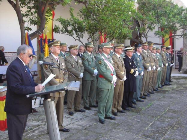 Numerosa asistencia de autoridades militares y socios de la Hermandad de Veteranos, en el acto de San Hermenegildo.