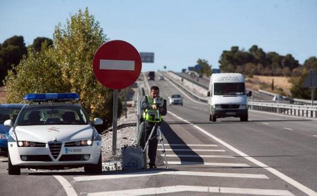 No puedes engañar al radar de la DGT en la carretera: 7 mitos que son mentiras