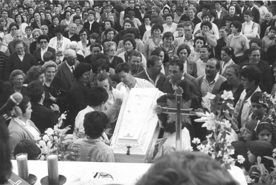 En 1985 Anabel murió asesinada. El servicio cinológico de la Guardia Civil encontró su cadáver escondido en una finca de Huétor Santillán y con signos de haber sido abusada sexualmente. Esta es la crónica de aquel suceso.