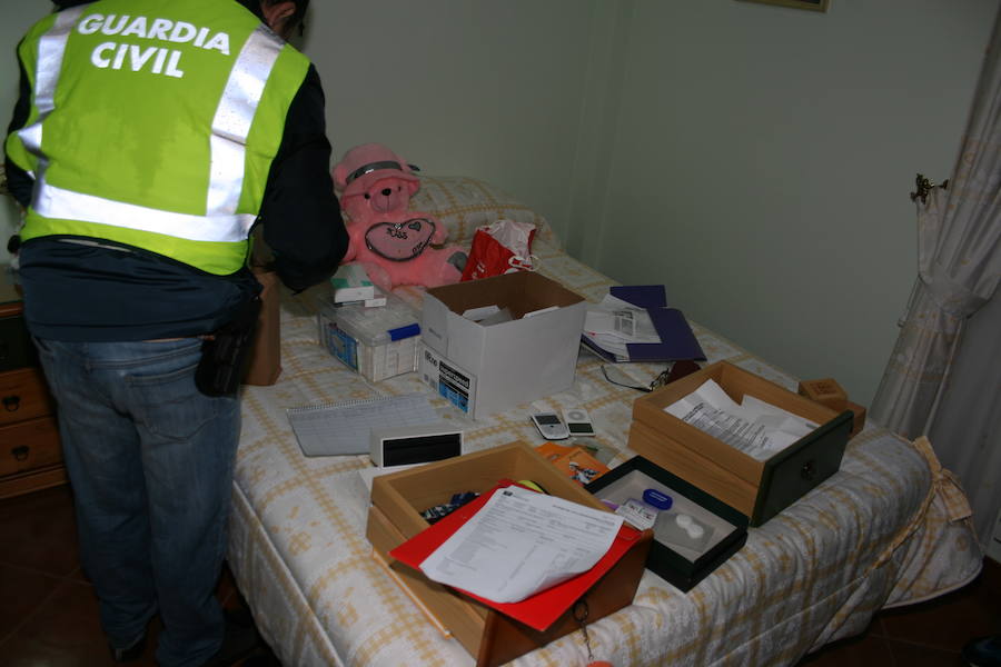 La Guardia Civil pone a disposición judicial a 51 personas relacionadas con la supuesta obtención fraudulenta de medicamentos