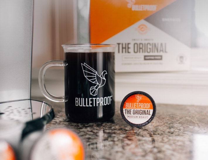 Su creador asegura que tomar café con mantequilla por la mañana nos aporta 400 calorías, «una energía suficiente» para empezar al día. Y sostiene que «adelgaza»