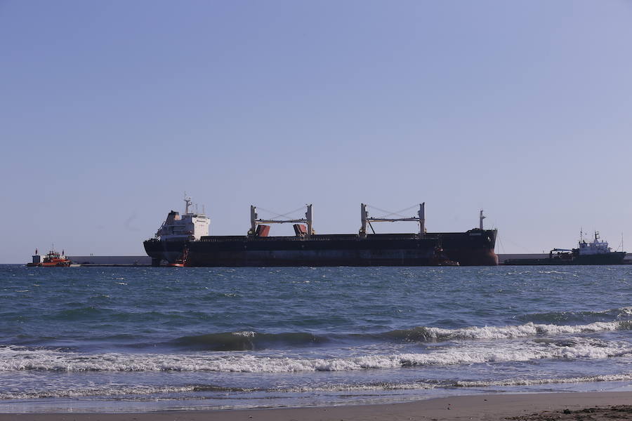 El carguero que se incendió en las costas canarias ha permanecido siete meses en Motril, donde se ha realizado su descarga, y ya se dirige a Turquía para ser vendido como chatarra 