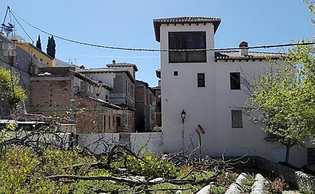 Imagen principal - Casas denunciadas por los vecinos en el Barrichuelo, San Andres y Cuesta Beteta.