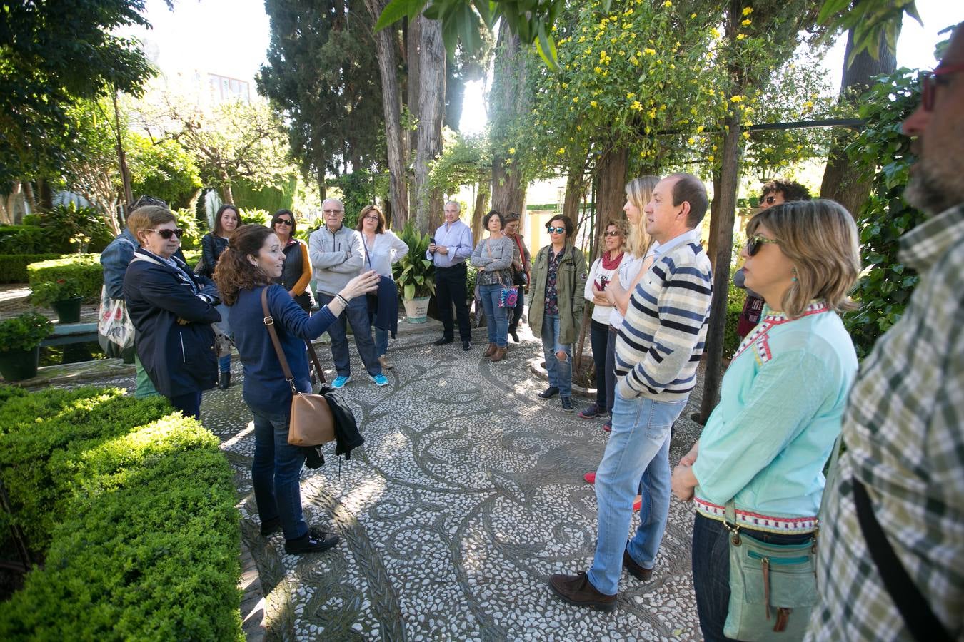 Cientos de granadinos participan en la multitud de actos gratuitos con motivo del Día de los Monumentos