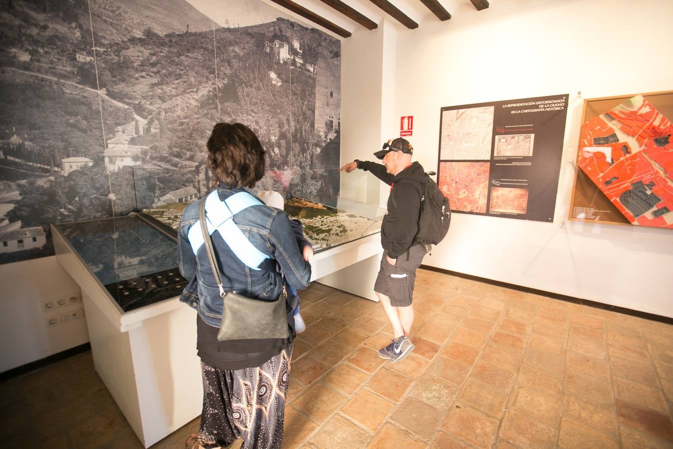 Cientos de granadinos participan en la multitud de actos gratuitos con motivo del Día de los Monumentos