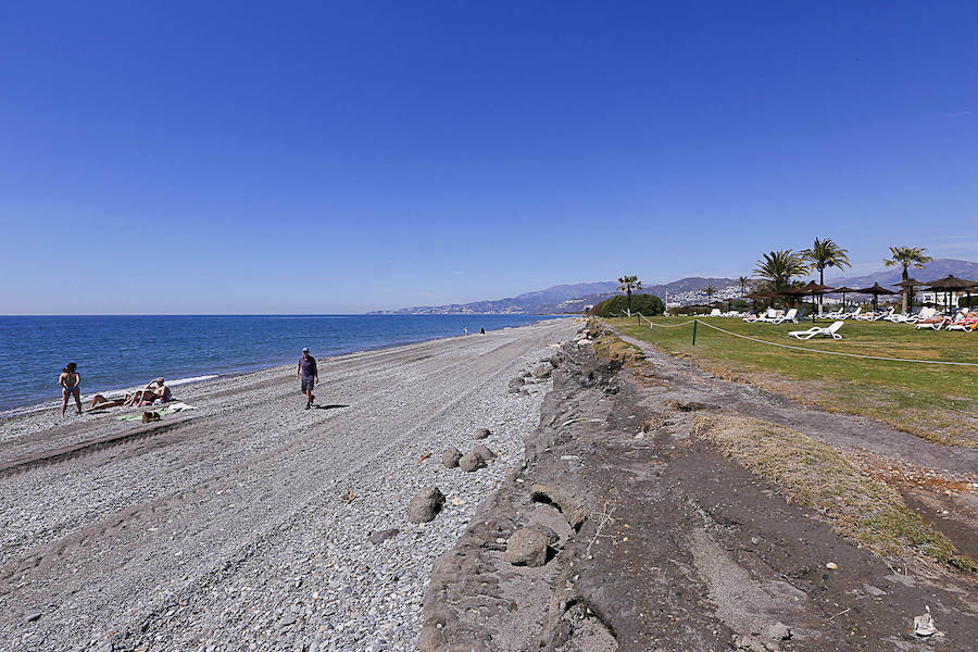 El Gobierno destina más de un millón de euros para reparar los destrozos que el temporal causó en febrero en las playas granadinas, que también afectó a algún paseo marítimo.