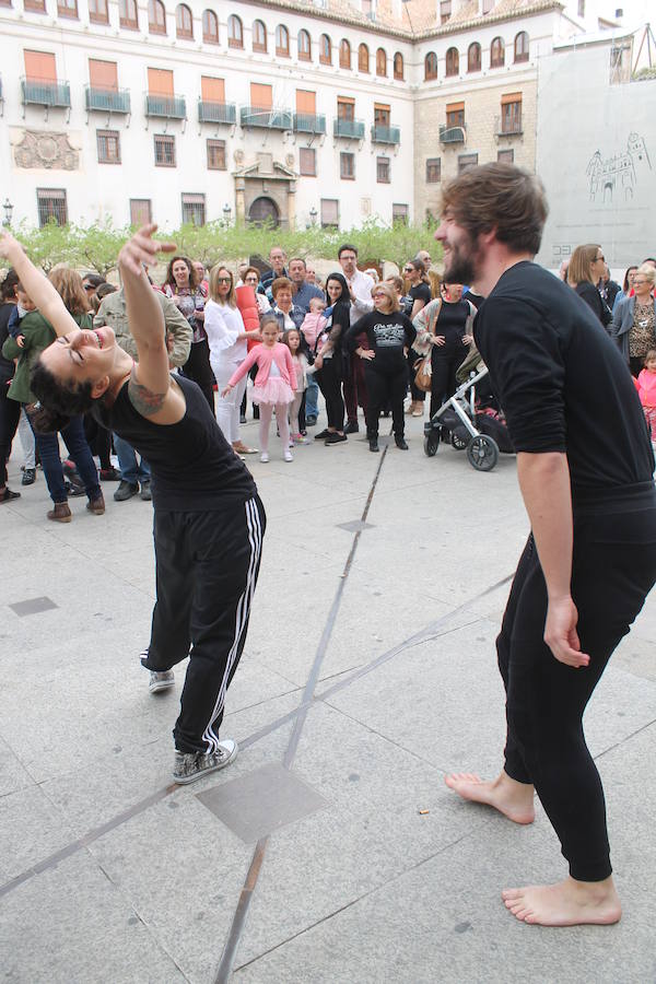 Decenas de jienenses participan en las protestas para pedir un Conservatorio de Danza en la capital