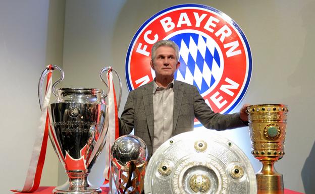 Heynckes posa con los trofeos del histórico triplete de 2013 